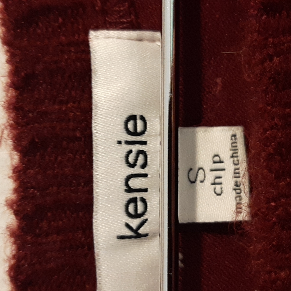 Women's dark wine colored sweater - Picture 2 of 4